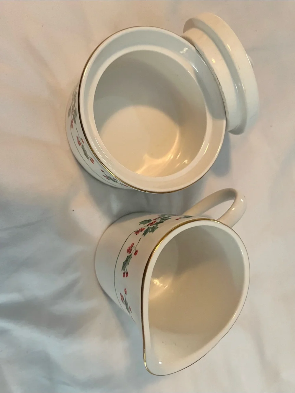 Gibson vintageWhite Ceramic Creamer & Sugar Set with Red Berries and Green Holly